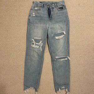 Medium-light washed denim curvy high rise mom jean from American eagle. Size 4.
